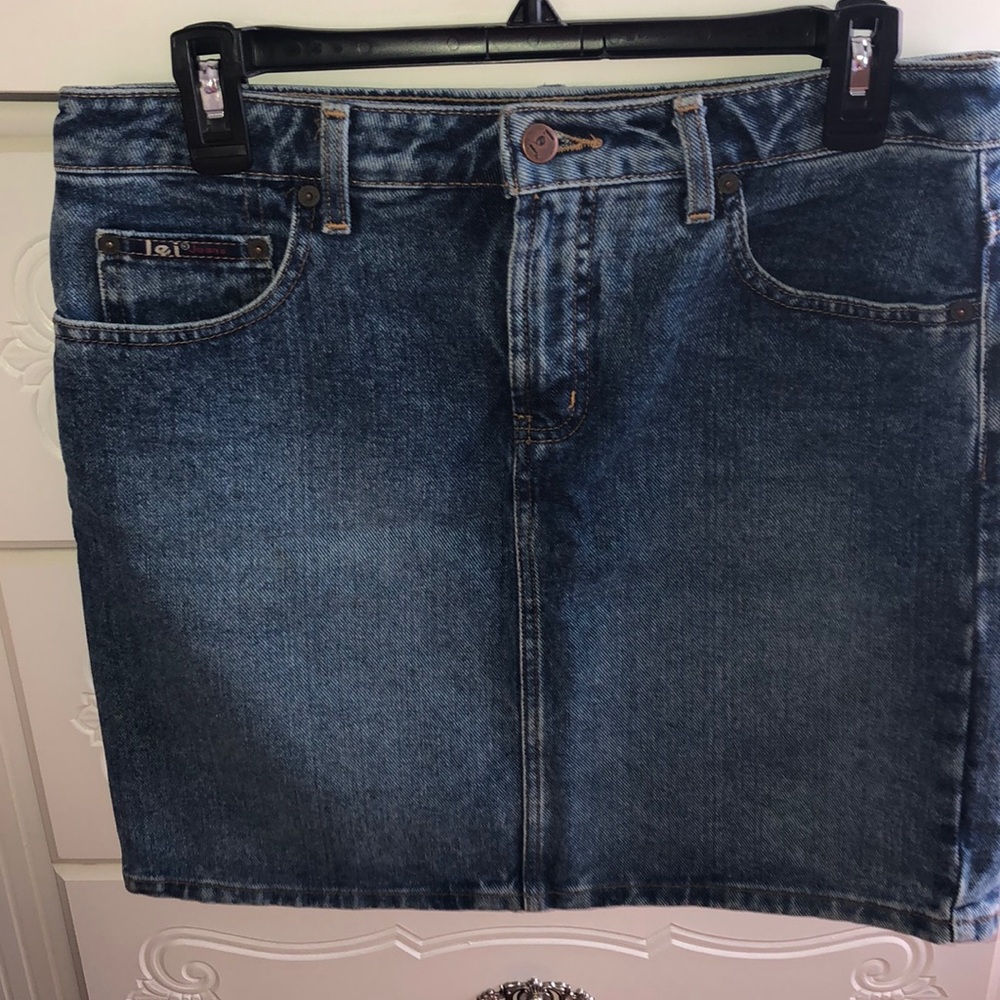 Lei jean skirt size 9, never worn no tags